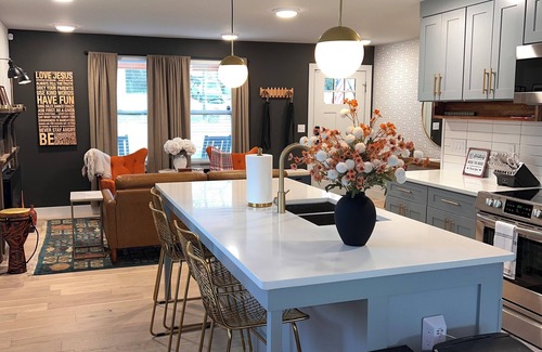 Cloverhill Casa | Nashville Carriage House - Charming comfy 4BR, 3BA w hot tub, firepit and albums