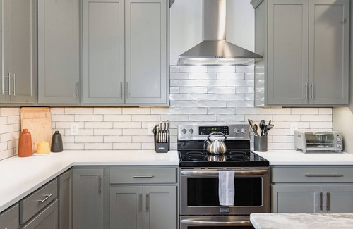Historic Waverly Cabaña | Nashville Comfort-mins to Broadway-12th S District
