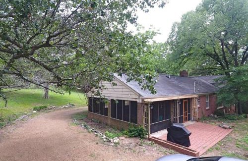 Hillwood Casa | Nashville Elegance Enjoy Southern Comfort in Style
