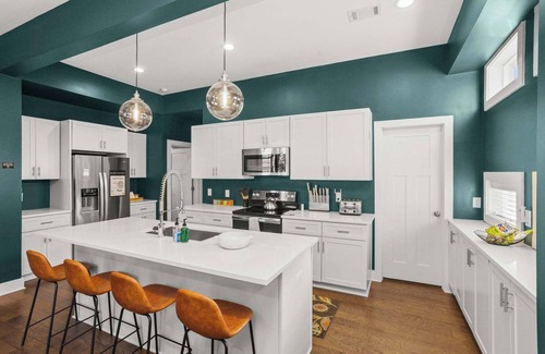 Historic Waverly Casa | Epic Spacious House Walkable to Coffee, Food, Music, & Zanies Comedy Club