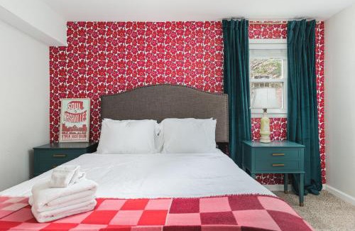 Hillwood Casa | Nashville Gem Grill Mini Pickleball Sleeps 12