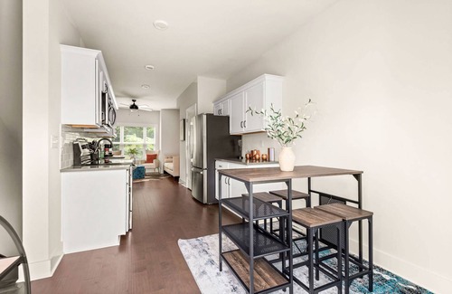 Nashville Condominio | Nashville Getaway ~ Super Clean and Quiet ~ Garage Parking ~ Near Airport ~ Easy Access to Downtown
