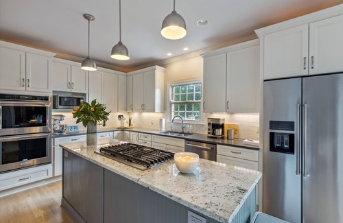 Green Hills Casa | Nashville/ Green HIlls Cozy Family Home. Great for entertaining. Pet Freindly