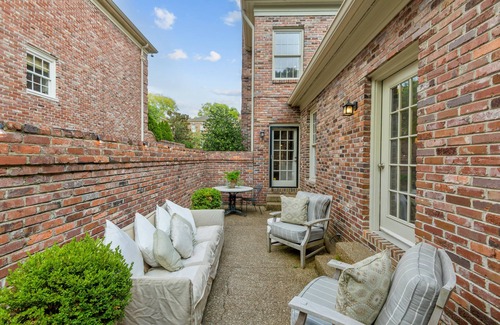 Green Hills Casa | Nashville/ Green HIlls Cozy Family Home. Great for entertaining. Pet Freindly
