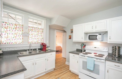 Glencliff Apartamento | Honky Tonk Heaven! Spacious and cozy 3 bedroom convenient to all of Nashville!