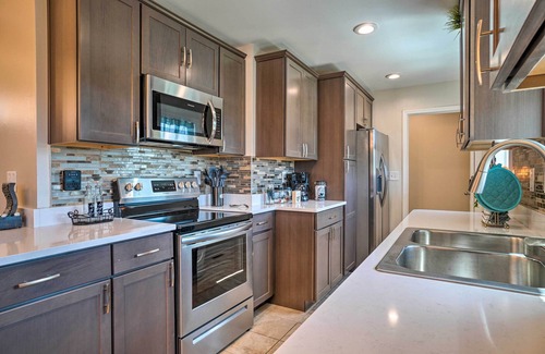 Barclay Drive Casa | ¡NUEVO! Casa de Nashville con piscina de temporada cerca del centro!