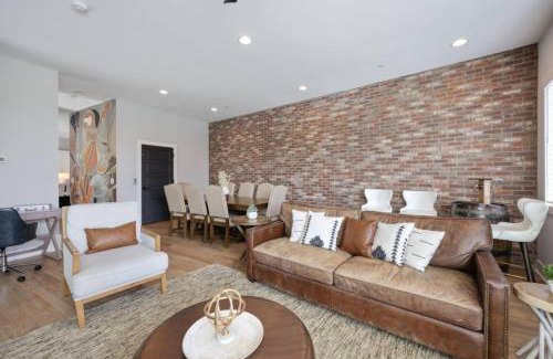West End Casa | Nashville Luxe Rooftop Lounge with Views And Games