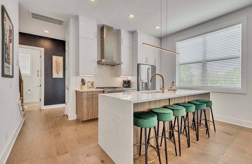 South Nashville Casa | Nashville's Newest + Captivating DT Views +11 Beds
