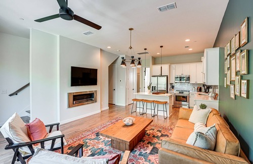 Whitebridge Casa | Pet-Friendly Nashville Townhouse w/ Private Deck!