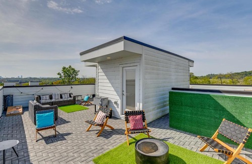 Haynes Area Casa | Nashville Townhome with Rooftop Balcony and Game Room!