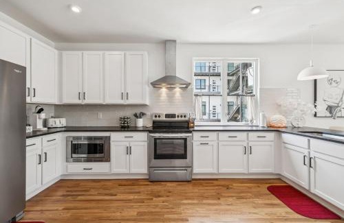 Nashville Apartamento | Nashville Townhouse with Rooftop & Modern Comfort