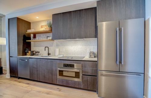 Rainey Street Historic District Condominio | Natiivo Austin condo - amazing lake-view balcony - rooftop pool & gym