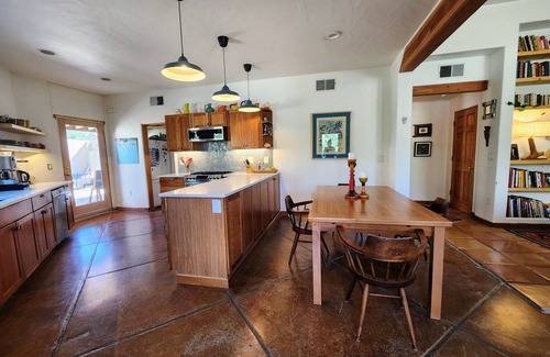 Placitas Casa | National Forest Nature Retreat! One Month Minimum. Pet Friendly. Outdoor Kitchen