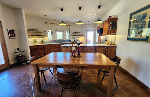 Placitas Casa | National Forest Nature Retreat! One Month Minimum. Pet Friendly. Outdoor Kitchen
