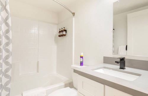 Temecula Cabina | Native Falls Cabin (1BR Loft) - 1BR Loft Craftsman Cabin