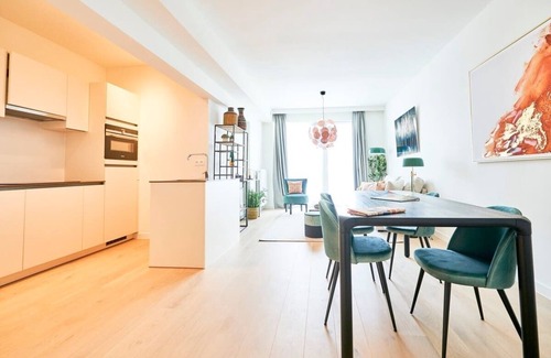 Plasky Apartamento | NATO&EU 1BR Aprt- Free Luggage Room