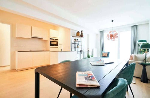 Plasky Apartamento | NATO&EU 1BR Aprt- Free Luggage Room