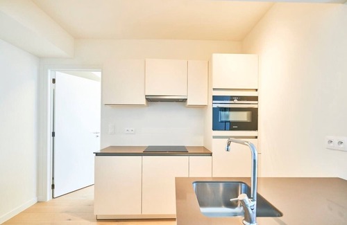 Plasky Apartamento | NATO&EU 1BR Aprt- Free Luggage Room