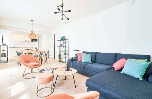 Plasky Apartamento | NATO & EU 2BR Aprt - Free Luggage Room