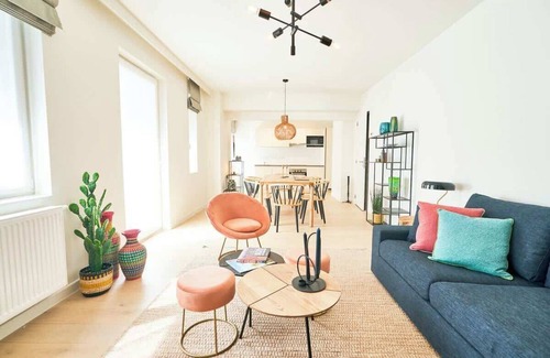 Plasky Apartamento | NATO & EU 2BR Aprt - Free Luggage Room