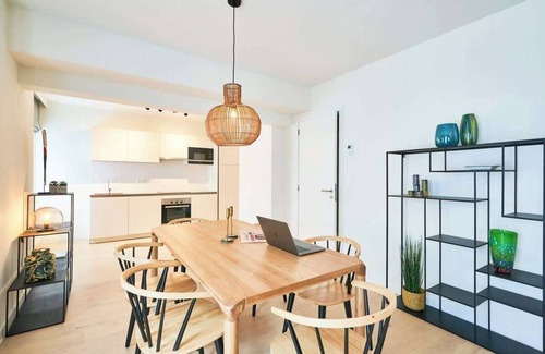 Plasky Apartamento | NATO & EU 2BR Aprt - Free Luggage Room