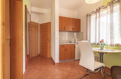 Marindol Apartamento | Natura Kolpa Orange Apartment, Adlešiči, Slovenia