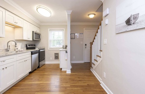 Northeast Virginia Beach Casa | Natural Beauty B - 3min walk to beach