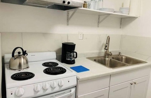 San Leandro Casa | Natural Light 1 Bedroom In-Law Unit w/Washer/Dryer