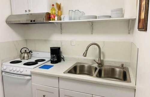 San Leandro Casa | Natural Light 1 Bedroom In-Law Unit w/Washer/Dryer