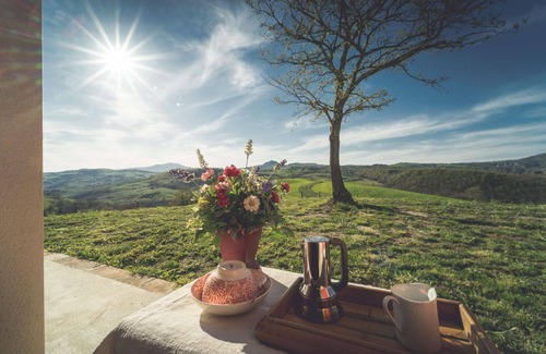 Il Poggio Apartamento | Natural Oasis “La Fornace” is situated in the middle of the sunny tuscan badlands spread by multic