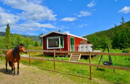 B Chalet De Esquí | Nature cottage on wooded valley