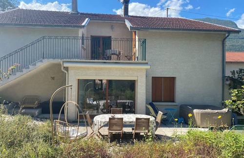 Vif Casa | House Zen-fireplace &Jacuzzi Near Lake Monteynard! Ideal for families & hiking
