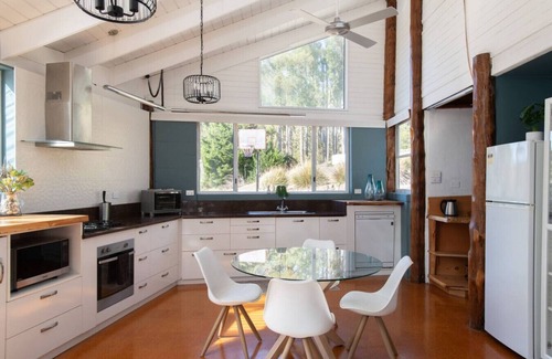 Underwood Casa | Nature Escape - Big Bush Block!