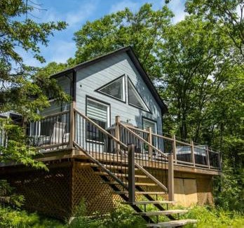 Sainte Beatrix Chalet De Esquí | Nature et détente Private Hot Tub Lakeside