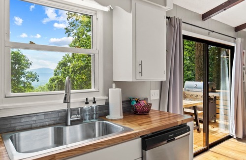 Royal Pines Casa | Nature Nook w/ Mtn Views!-Near AVL