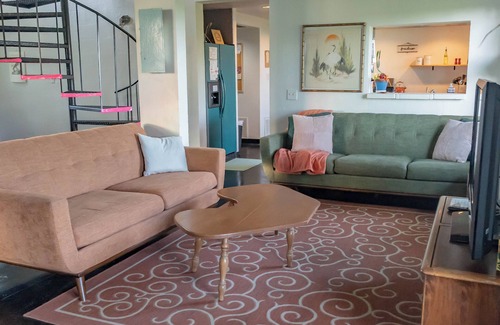 Nocona Otro | Nature Retreat@Eclectic CountryBoho Farmhouse