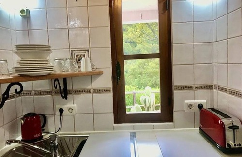 Genalguacil Casa | "Hide Away In Spain Peace Serenity" con vistas a la montaña, piscina, Wi-Fi y aire acondicionado