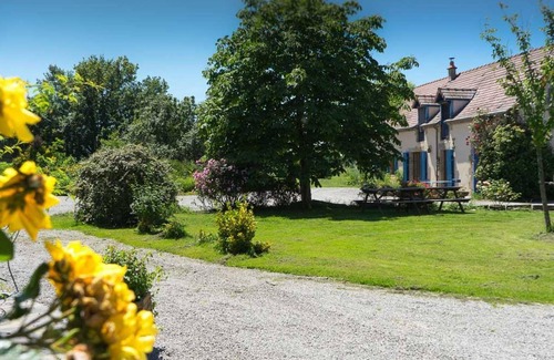 Souvigny Cabaña | Casa rural con piscina, vistas magníficas y actividades familiares en la naturaleza