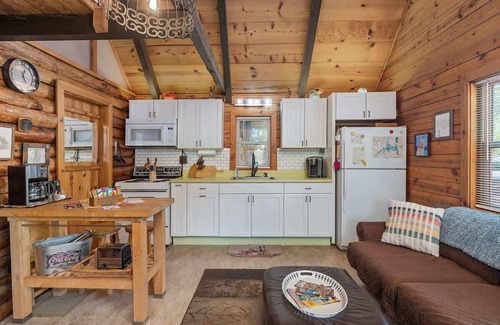 Golden Cabina | Nature's Nook - Fire Pit & Near Fishing & Golf