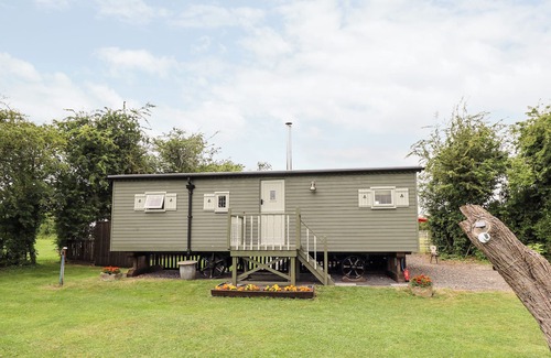 Louth Cabaña | NATURE'S NOOK, romantic, character holiday cottage in Louth