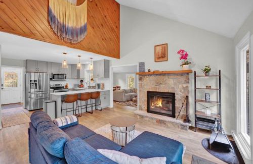 Lake Harmony Estates Casa | Nature's Paradise with Hot Tub and Fire Pit