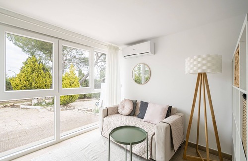Villar del Olmo Apartamento | Nature Studio near Spain's Prettiest Town, Newly Renovated, Bright, All Comforts