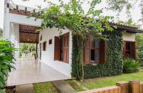 Ibiraquera Casa | Natureza exuberante próxima a lagoa NS0749