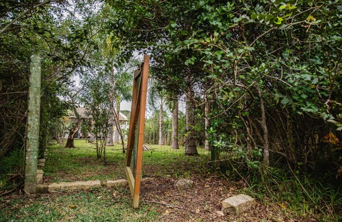Ibiraquera Casa | Natureza exuberante próxima a lagoa NS0749