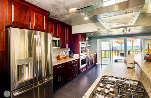 Laie Casa | ~ Naupaka Breeze ~ ¡Recientemente remodelado! Ocean View Home Estancias de 30 días