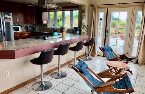 Humboldt Hill Casa | ⚓️ 🌊Nautical Escape- Bay Views, Patio, Near HWY101