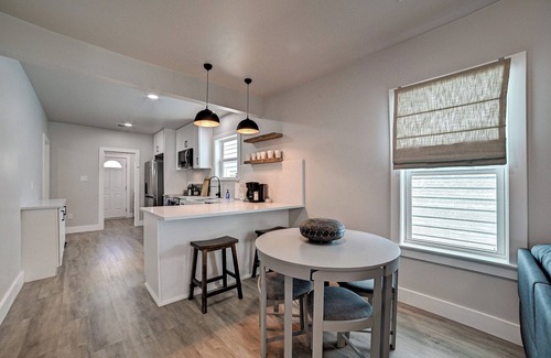 San Jacinto Casa | Nautical Nest - 1 block to the Beach, Newly Renovated