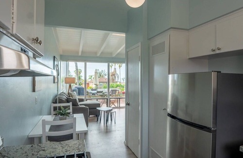 Beach Barber Tract Apartamento | Nautical Ocean View Unit Above WindanSea
