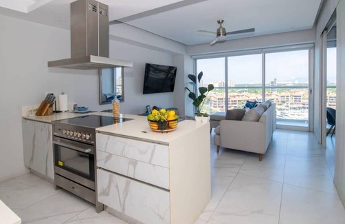 Isla Iguana Apartamento | Nautico Condo, Nice Marina View, Rooftop Pool, Gym