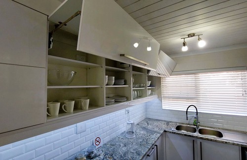 Swakopmund Apartamento | Nautilus - a yacht-inspired 2-bedroom holiday apartment. Simple and elegant.